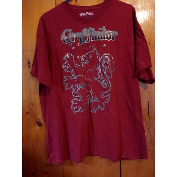 Harry Potter‎ T-Shirt Gryffindor Alumni Burgundy Sz 46/48 - Picture 3 of 4